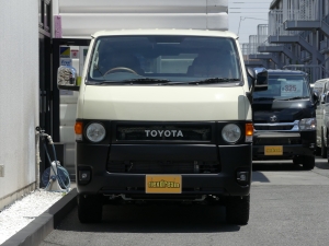 ハイエースバン新車アウトレットディーゼル4WD　丸目カスタム　ネオクラシック