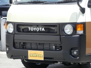 ハイエースバン新車アウトレットディーゼル4WD　丸目カスタム　ネオクラシック