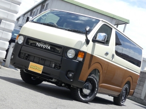 ハイエースバン新車アウトレットディーゼル4WD　丸目カスタム　ネオクラシック
