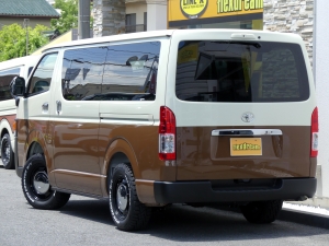 ハイエースバン新車アウトレットディーゼル4WD　丸目カスタム　ネオクラシック