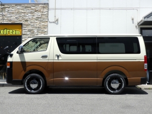 ハイエースバン新車アウトレットディーゼル4WD　丸目カスタム　ネオクラシック