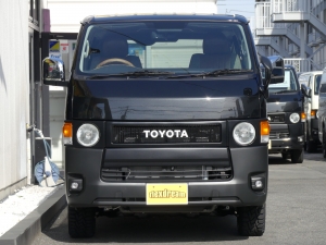 ハイエースバンディーゼル4WD　丸目カスタム　ネオクラシック