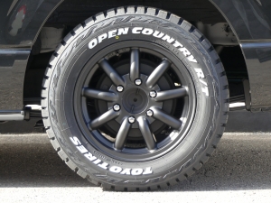 ハイエースバンディーゼル4WD　丸目カスタム　ネオクラシック