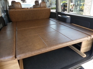 ハイエースバン新車アウトレット特設カラーライトイエロー　安全装備付き