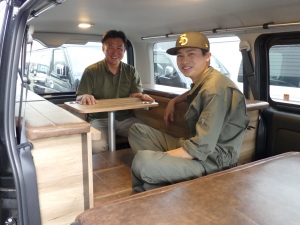 ハイエースバン新車アウトレット丸目カスタム　　ネオクラシック
