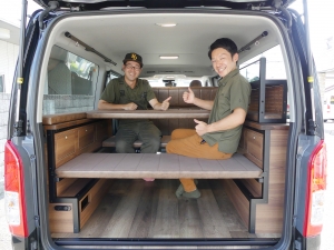 ハイエースバンディーゼル4WD　丸目カスタム　ネオクラシック