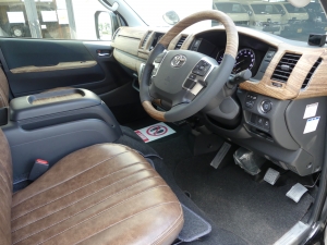 ハイエースバンディーゼル4WD　丸目カスタム　ネオクラシック