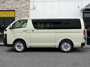 ハイエースバンディーゼル4WD　丸目カスタム　ネオクラシック