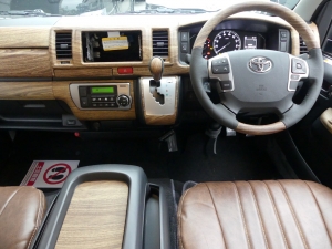 ハイエースバンディーゼル4WD　丸目カスタム　ネオクラシック