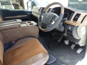 ハイエースバンディーゼル4WD　丸目カスタム　ネオクラシック