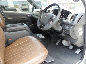 ハイエースバン新車アウトレット新車一部改良後　ディーゼル四駆