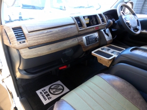 ハイエースバンディーゼル4WD　丸目カスタム　ネオクラシック