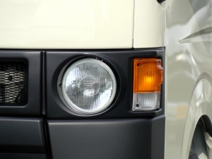 ハイエースバンディーゼル4WD　丸目カスタム　ネオクラシック