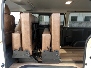 ハイエースバンディーゼル4WD　丸目カスタム　ネオクラシック