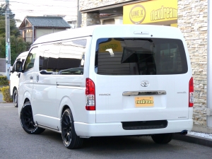 ハイエースバン新車アウトレットマイナーチェンジモデル バンライフカスタム