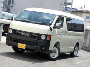 ハイエースバン特設カラーライトイエロー　安全装備付き