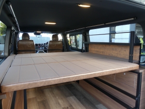 ハイエースバン新車アウトレット新車　ディーゼル四駆　４ＷＤ