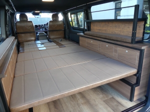 ハイエースバン新車アウトレット新車　ディーゼル四駆　４ＷＤ