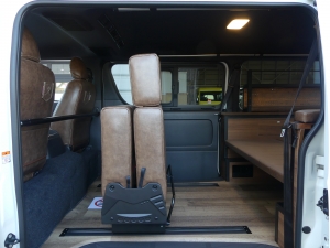 ハイエースバン新車アウトレット新車　ディーゼル四駆　４ＷＤ