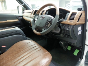 ハイエースバン新車アウトレット新車　ディーゼル四駆　４ＷＤ