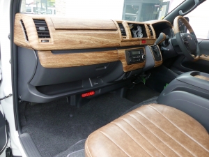 ハイエースバン新車アウトレット新車　ディーゼル四駆　４ＷＤ
