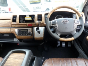 ハイエースバンディーゼル4WD　丸目カスタム　ネオクラシック