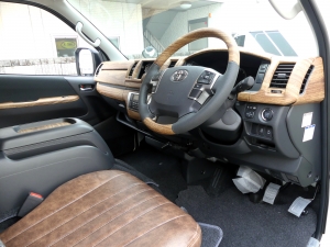 ハイエースバンディーゼル4WD　丸目カスタム　ネオクラシック