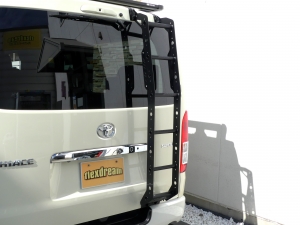 ハイエースバンディーゼル4WD　丸目カスタム　ネオクラシック