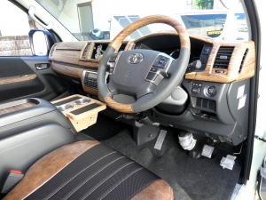 ハイエースバンディーゼル4WD　丸目カスタム　ネオクラシック