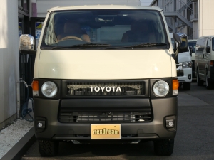 ハイエースバンディーゼル4WD　丸目カスタム　ネオクラシック