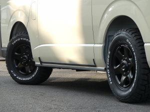 ハイエースバンディーゼル4WD　丸目カスタム　ネオクラシック