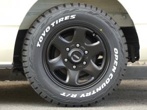 ハイエースバンディーゼル4WD　丸目カスタム　ネオクラシック