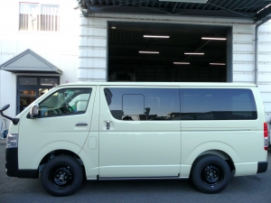 ハイエースバンディーゼル4WD　丸目カスタム　ネオクラシック