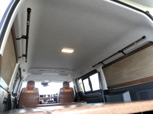 ハイエースバン特設カラーライトイエロー　安全装備付き