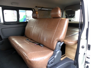 ハイエースバン特設カラーライトイエロー　安全装備付き
