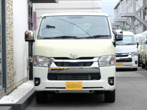 ハイエースバンディーゼル4WD　丸目カスタム　ネオクラシック