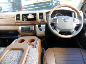 ハイエースバンディーゼル4WD　丸目カスタム　ネオクラシック