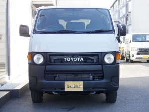 ハイエースバンDX　4WD　ディーゼル　丸目