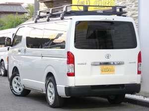 ハイエースバン新車アウトレットディーゼル4WD　丸目カスタム　ネオクラシック