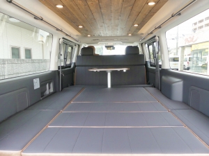 ハイエースバン新車アウトレットディーゼル4WD　丸目カスタム　ネオクラシック