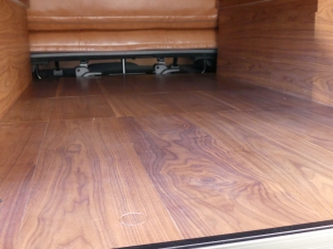 ハイエースバン新車アウトレットディーゼル4WD　丸目カスタム　ネオクラシック