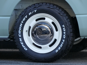 ハイエースバン新車アウトレットディーゼル4WD　丸目カスタム　ネオクラシック