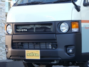 ハイエースバン新車アウトレットディーゼル4WD　丸目カスタム　ネオクラシック