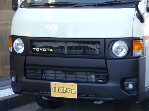 ハイエースバン新車アウトレットディーゼル4WD　丸目カスタム　ネオクラシック