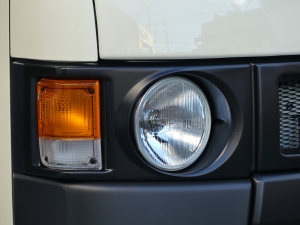 ハイエースバンディーゼル4WD　丸目カスタム　ネオクラシック