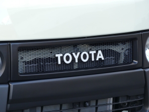 ハイエースバンディーゼル4WD　丸目カスタム　ネオクラシック