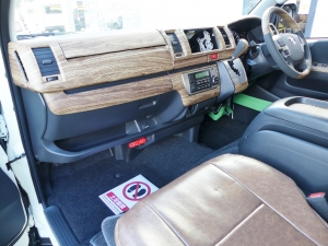 ハイエースバンディーゼル4WD　丸目カスタム　ネオクラシック