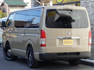 ハイエースバンディーゼル4WD　アースカラーパッケージ４Ｖ６ベージュ