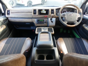 ハイエースバンディーゼル4WD　アースカラーパッケージ６Ｘ３アーバンカーキ