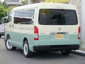 ハイエースバン新車アウトレット特設カラーライトイエロー　安全装備付き